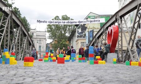 ‘Dan bijelih traka’ obilježen na Ajfelovom mostu u Sarajevu (VIDEO)