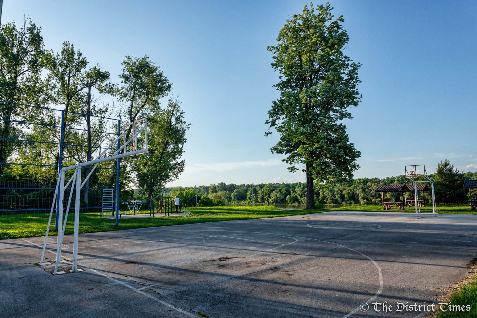Nakon ukazivanja našeg portala na propuste VLADE BRČKO DISTRIKTA, Privrednik ZORAN KOKANOVIĆ donirao novu opremu za dva koša na Ficibajeru!