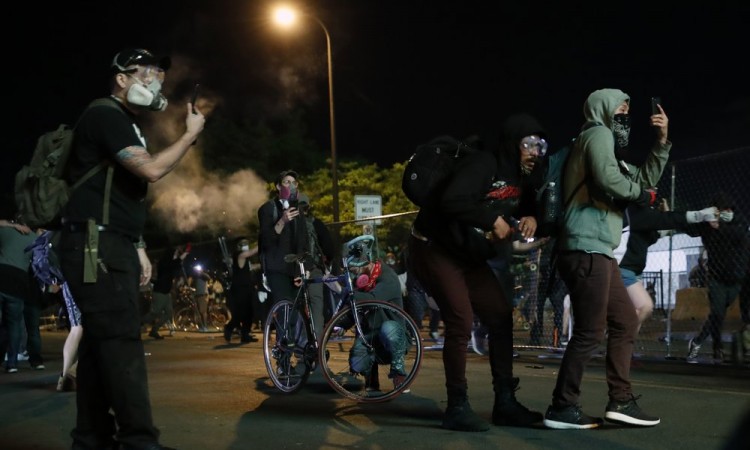 SAD – Nasilni nemiri zahvatili desetke američkih gradova