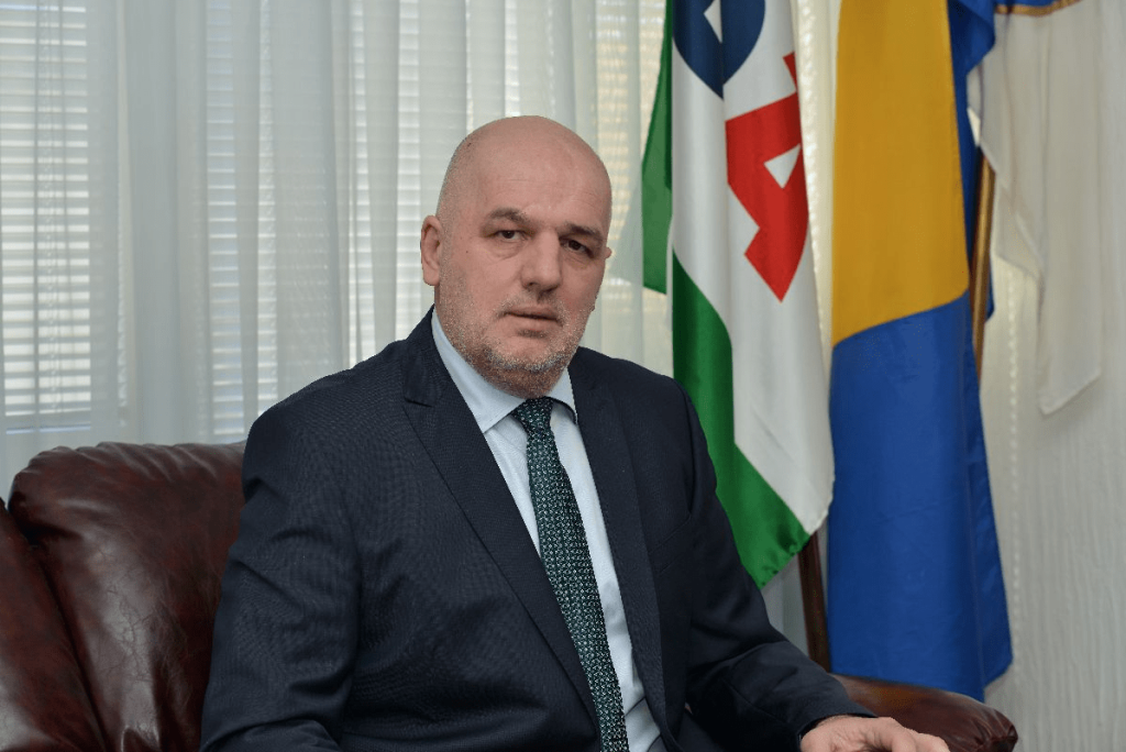 Američki državni sekretar MIKE POMPEO proglasio AMIRA ZUKIĆA bivšeg sekretara SDA nepoželjnom osobom u SJEDINJENIM AMERIČKIM DRŽAVAMA!