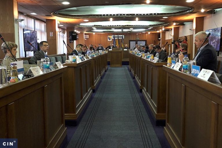 Zastupnici ostali bez novca kojim su kupovali glasove Zastupnici ostali bez novca kojim su kupovali glasove