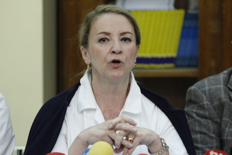 Otišlo još pet ljekara: Zbog samovolje dr. Izetbegović ostajemo bez stručnjaka Otišlo još pet ljekara: Zbog samovolje dr. Izetbegović ostajemo bez stručnjaka