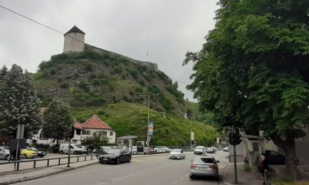Nadležni u Tešnju usaglasili mjere za upućivanje zaraženih na hospitalizaciju