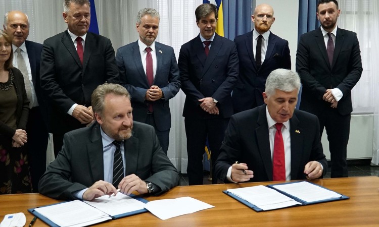 Čović i Izetbegović postigli sporazum o Mostaru Čović i Izetbegović postigli sporazum o Mostaru