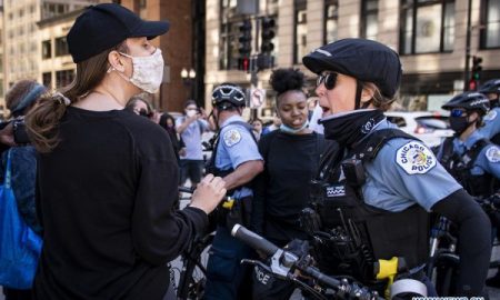 Dvije osobe ubijene tokom protesta u predgrađu Chicaga
