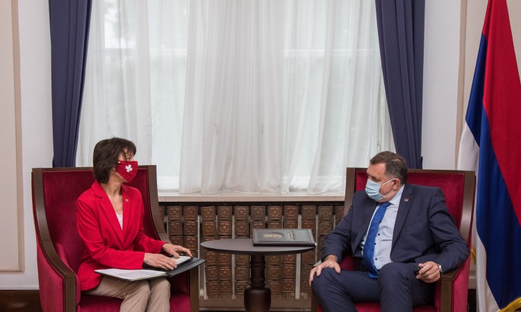 Dodik primio u oproštajnu posjetu ambasadoricu Švicarske u BiH Saxer Dodik primio u oproštajnu posjetu ambasadoricu Švicarske u BiH Saxer