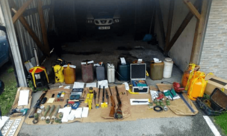 U Stanarima oduzeti trombloni, eksploziv, bombe i puške