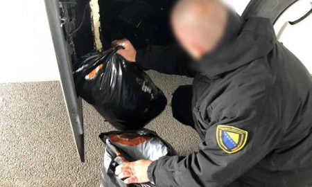 Na području Tuzle oduzeta veća količina tekstila