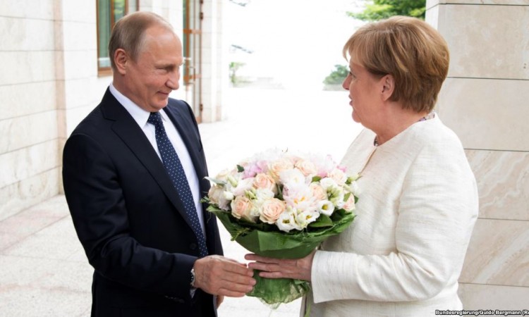 Merkel i Putin raspravljali o provedbi sporazuma iz Minska za Ukrajinu