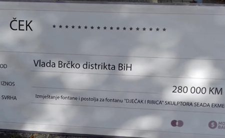 Vlada BD platila 320.000 KM za postavaljanje Gradskog sata i izmiještanje Fontane mladosti  u Brčko distriktu