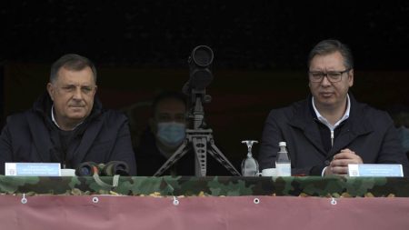Ko da je neko lud: Kako Vučić vojnom vježbom pokazuje silu i uspostavlja regionalni mir