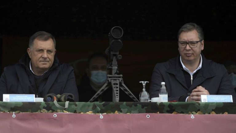 Ko da je neko lud: Kako Vučić vojnom vježbom pokazuje silu i uspostavlja regionalni mir Ko da je neko lud: Kako Vučić vojnom vježbom pokazuje silu i uspostavlja regionalni mir