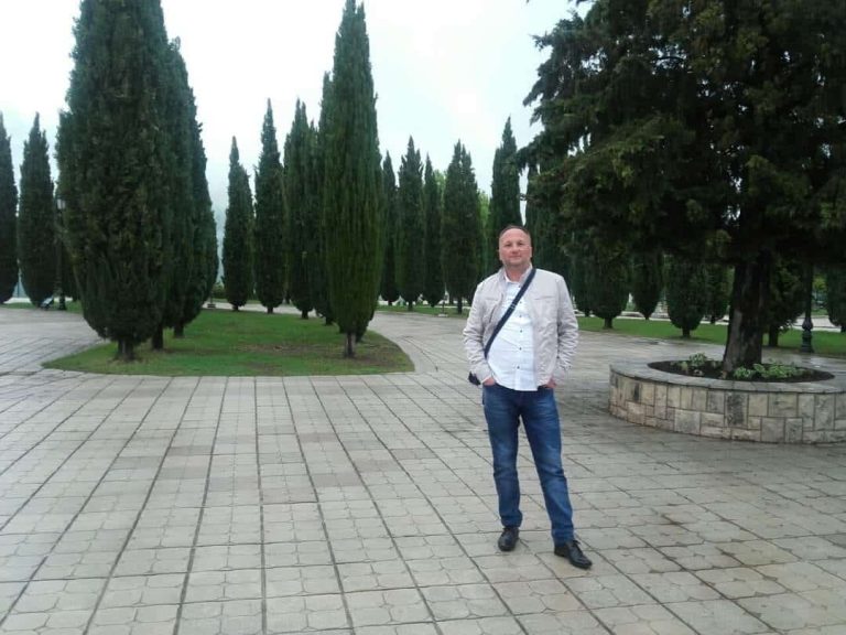 Nacionalistički ringišpil, važno je da se okreće. Nacionalistički ringišpil, važno je da se okreće.