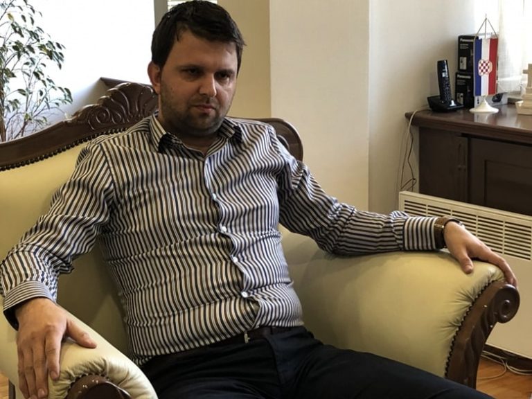 Sve je dogovoreno ESED KADRIĆ je novi gradonačelnik Brčko distirkta BiH Sve je dogovoreno ESED KADRIĆ je novi gradonačelnik Brčko distirkta BiH