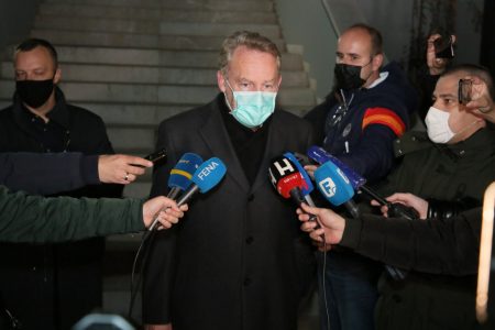 Bakir se posipa pepelom i traži dijagnozu: Narod SDA-u već dao terapiju