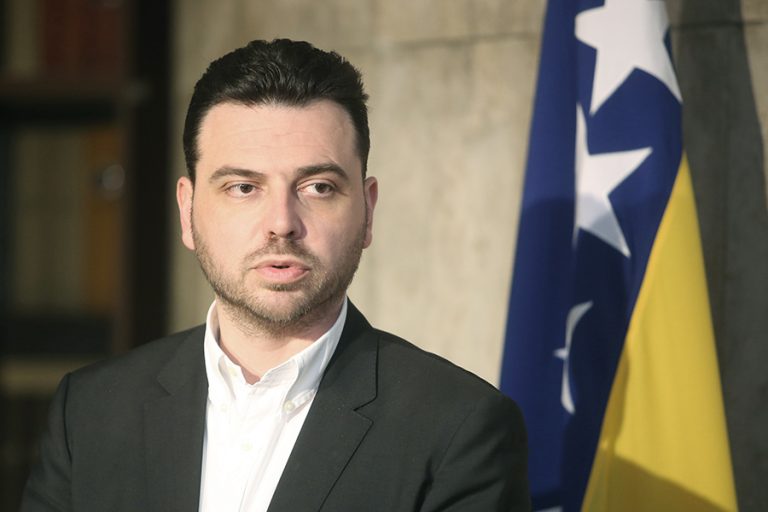 Saša Magazinović o izdaji SDP-a u Srebrenici: To je udruženi zločinački poduhvat Saša Magazinović o izdaji SDP-a u Srebrenici: To je udruženi zločinački poduhvat