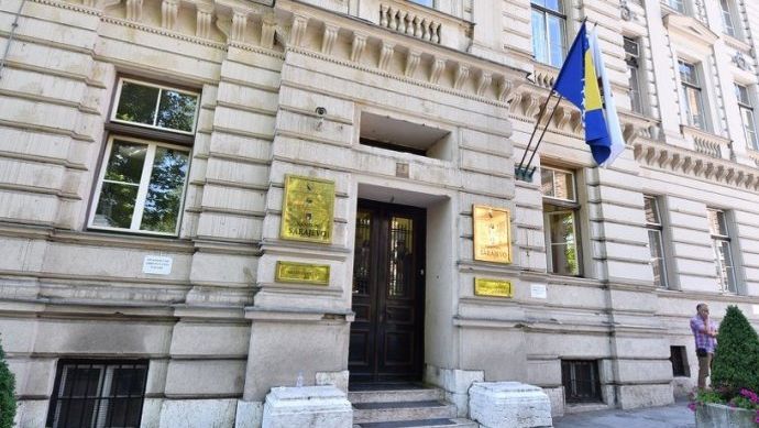 Nova vlada u Sarajevu planira zabraniti zapošljavanje rodbine zvaničnika u kantonalne firme Nova vlada u Sarajevu planira zabraniti zapošljavanje rodbine zvaničnika u kantonalne firme