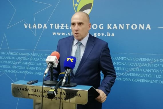 Pala vlada u Tuzli, premijer Denijal Tulumović s ministrima podnio ostavku