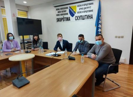 Opoziciji u Skupštini distrikta uskraćeno osnovno demokratsko pravo – pravo da govore