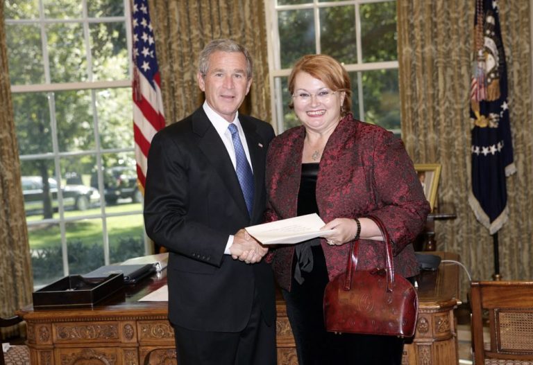 Megadiplomatski skandal: Bisera Turković, pokušala ući u Njemačku sa falsifikovanim PCR testom Megadiplomatski skandal: Bisera Turković, pokušala ući u Njemačku sa falsifikovanim PCR testom