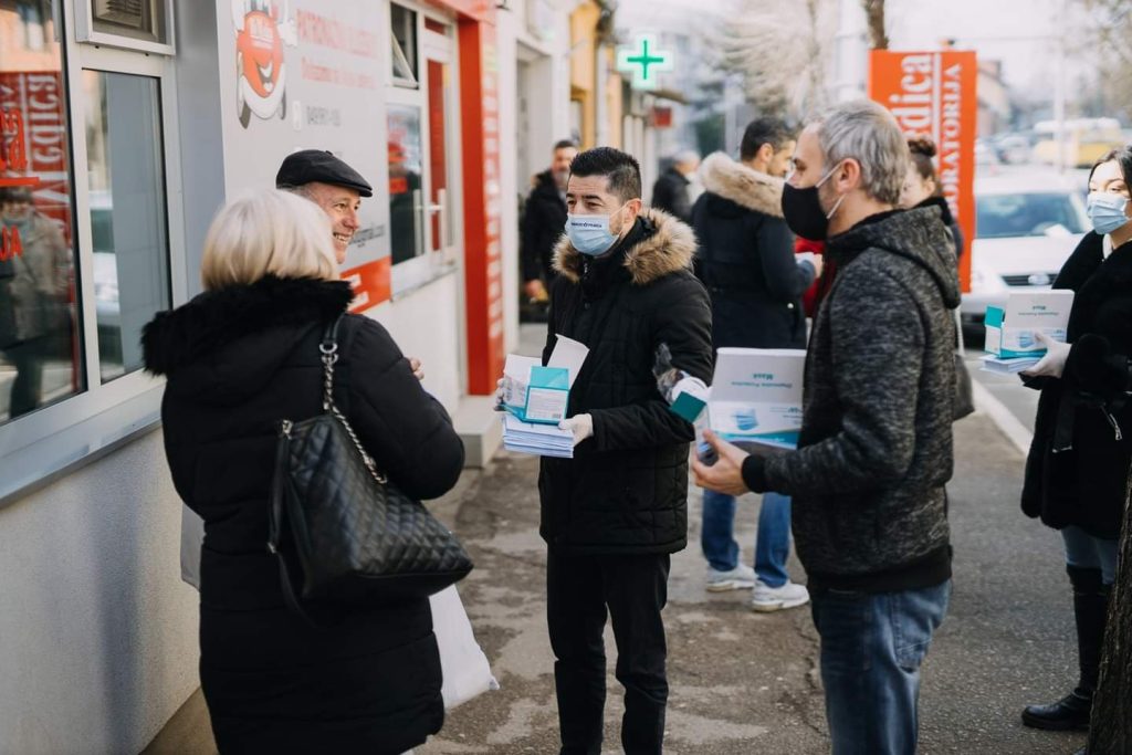 NAROD I PRAVDA u Brčkom donira 5.000 zaštitnih maski