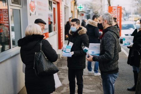 NAROD I PRAVDA u Brčkom donira 5.000 zaštitnih maski