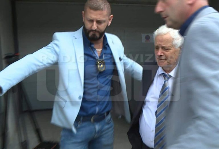 Fikret Abdić Babo opet na optuženičkoj klupi, zloupotrebe u općini Velika Kladuša Fikret Abdić Babo opet na optuženičkoj klupi, zloupotrebe u općini Velika Kladuša