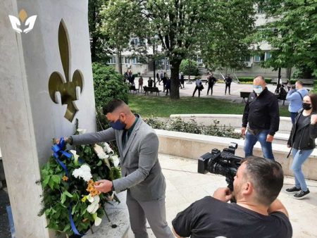 Delegacija iz Naroda i pravde položila cvijeće na spomen obilježja poginulim borcima Armije Republike Bosne i Hercegovine u Brčkom i na šehidskom mezarju u Gornjem Rahiću!