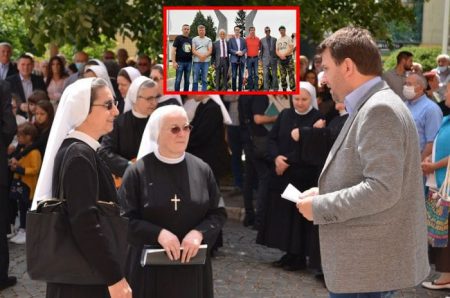 Gradonačelnik ESED KADRIĆ nije prisustvovao otkrivanju spomenika ratnom heroju, šehidu ENVERU PAMUKČIĆU ali je zato otvorio svečanu izložbu „Sestre milosrdnice u Brčkom 1886-1984“