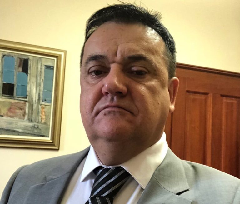 U toku pretresa Zastupnik Alija Denjagić zadržan u policiji pa pušten na slobodu zajedno sa još četiri osobe.