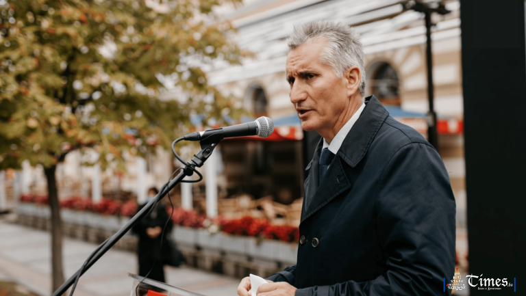 Kemal Ademović: “Na rat pozivaju bogati luđaci, a u njemu strada sirotinja” Kemal Ademović: “Na rat pozivaju bogati luđaci, a u njemu strada sirotinja”