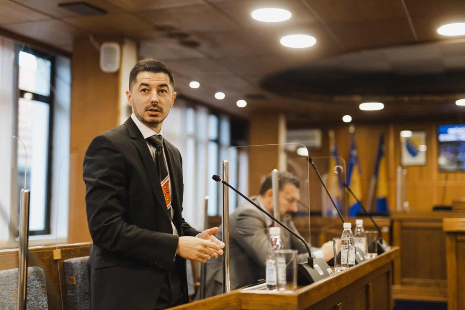 NAROD I PRAVDA BRČKO: Narod nema za hljeb, a vi mašite dogovorenim zastavama