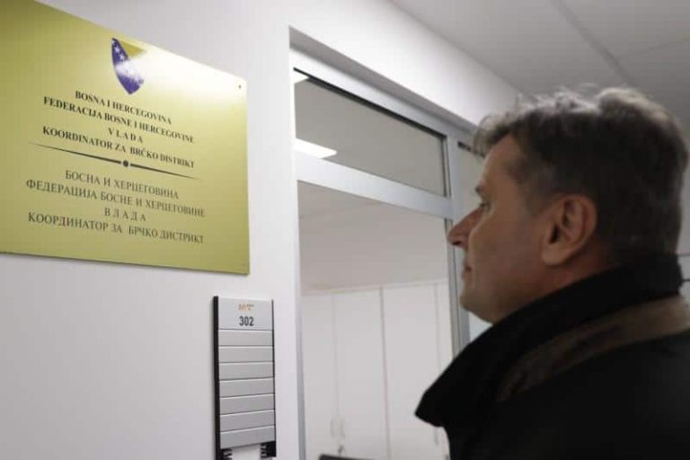 Aplauz u prazno: Fadil Novalić otvorio ured vlade Federacije BiH u Brčko distriktu BiH u zgradi BH-Telecom-a! Aplauz u prazno: Fadil Novalić otvorio ured vlade Federacije BiH u Brčko distriktu BiH u zgradi BH-Telecom-a!