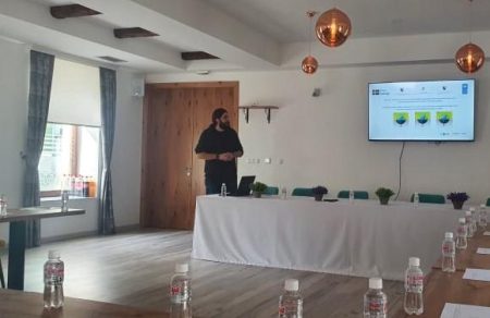 U Brčkom odžana obuka za poljoprivredne proizvođače, uvoznike i distributere o sigurnom postupanju i odlaganju ambalaže od pesticida