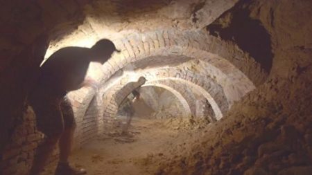 OPERACIJA “CIKLON JUG”: Zašto se 25 mladića spustilo u beogradske šahtove i UMRLI u duševnoj bolnici ?!