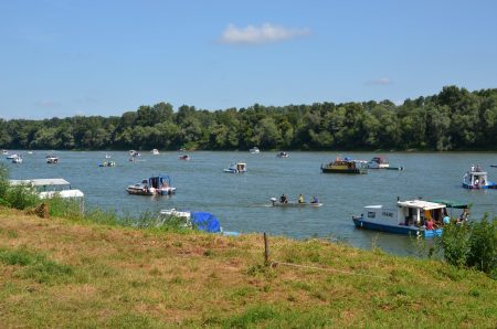 Službenik policije Brčko distrika BiH i građanin spasili dvoje djece od utapanja u rijeci na manifestaciji “Savska regata”