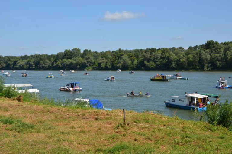 Službenik policije Brčko distrika BiH i građanin spasili dvoje djece od utapanja u rijeci na manifestaciji “Savska regata”
