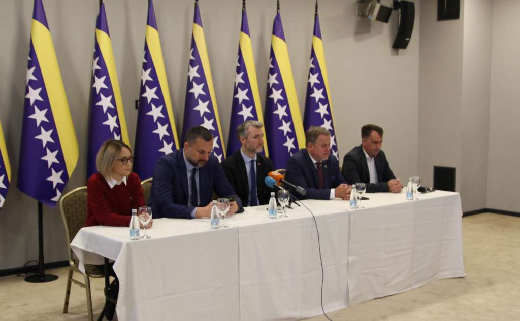 Devet stranaka tvrdi da ima većinu za parlamente na federalnom i državnom nivou