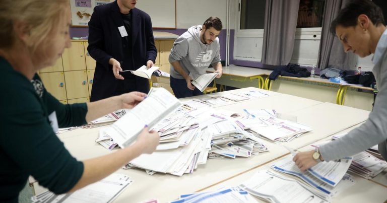 Hoće li se glasački listići od skladišta do biračkih mjesta uoči izbora prevoziti vojnim vozilima? Hoće li se glasački listići od skladišta do biračkih mjesta uoči izbora prevoziti vojnim vozilima?
