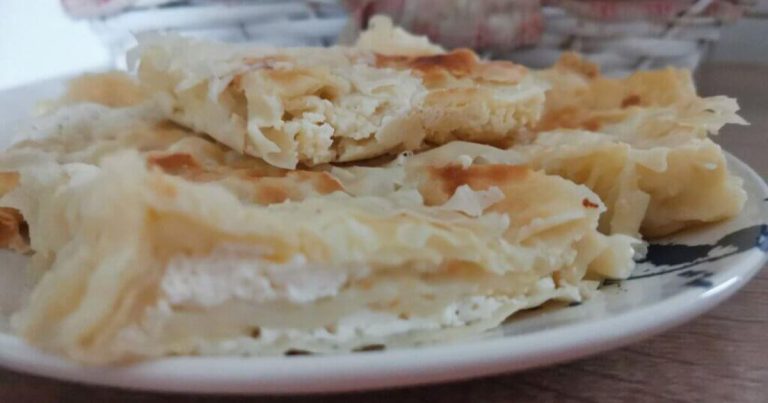 Bakina kuhinja: Pita sa sirom i tikvicama od kupovnih kora ima nekoliko tajni sočnosti Bakina kuhinja: Pita sa sirom i tikvicama od kupovnih kora ima nekoliko tajni sočnosti