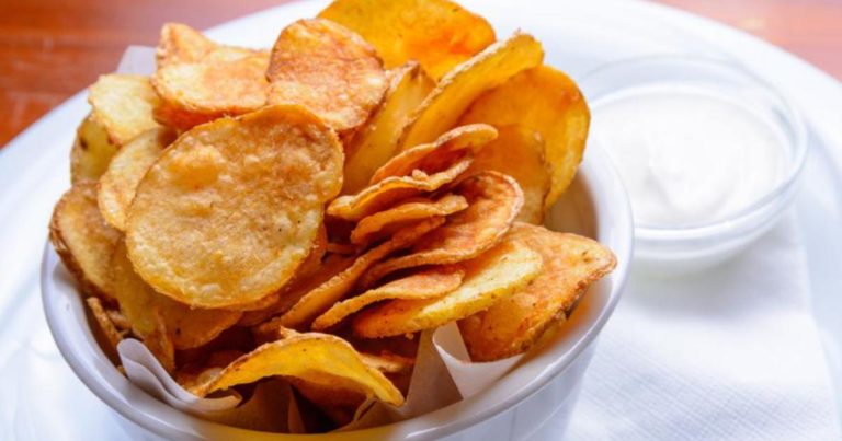 Napravite domaći čips od krumpira: Donosimo vam jednostavan recept! Napravite domaći čips od krumpira: Donosimo vam jednostavan recept!