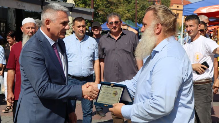 Počeo 17. Međunarodni sajam pčelarstva „Brčko 2024“ Počeo 17. Međunarodni sajam pčelarstva „Brčko 2024“