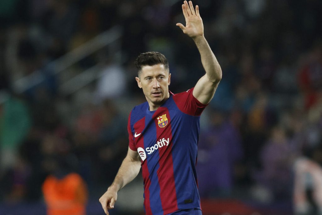 Lewandowski na meti kritika legende: “Umjesto da trči, on samo maše…”