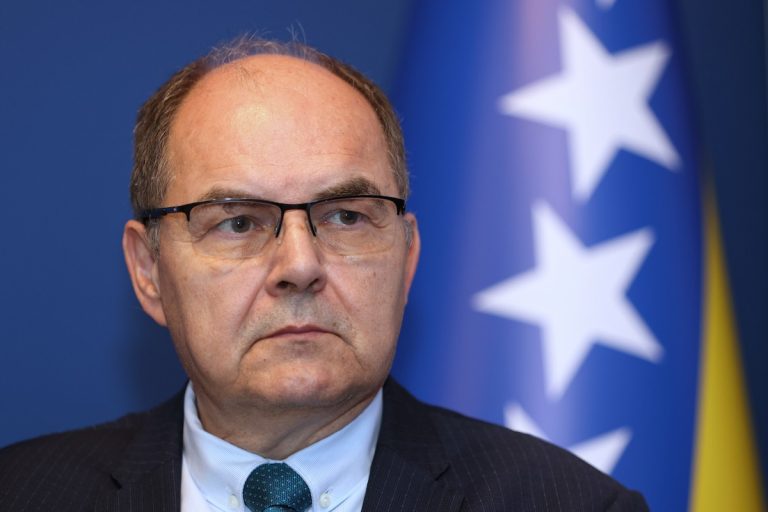 Majke Srebrenice traže hitnu reakciju Schmidta zbog nastavnog programa u RS-u