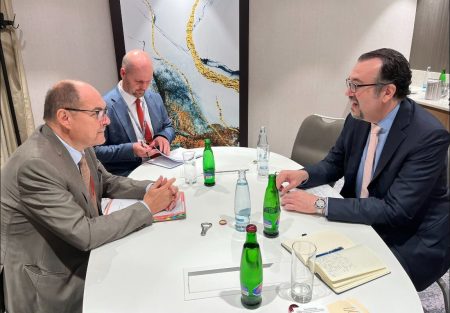 Schmidt održao susret sa nasljednikom Gabriela Escobara: “SAD podržavaju upotrebu bonskih ovlasti”