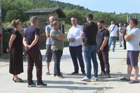 Nesnosan smrad, zmije na ulicama i strah za djecu: Život mještanima Miševića nadomak Sarajeva postao nemoguć (VIDEO)