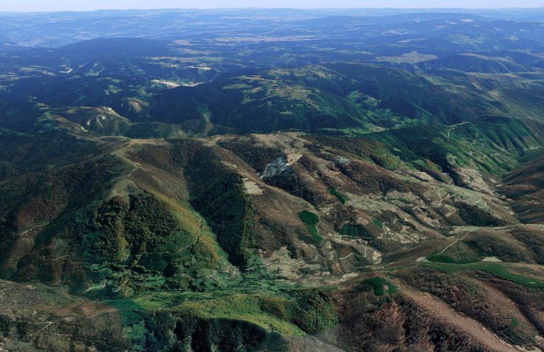 Donosimo detalje stravične nesreće kod Kaknja: Vozilo sletjelo s puta u provaliju duboku 300 metara, pronađena četiri muška tijela Donosimo detalje stravične nesreće kod Kaknja: Vozilo sletjelo s puta u provaliju duboku 300 metara, pronađena četiri muška tijela