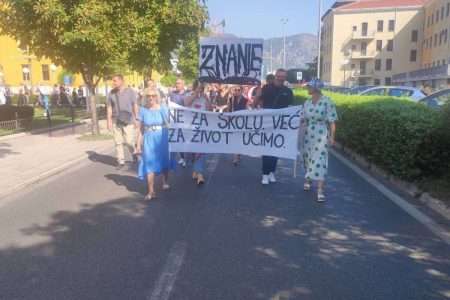 Prosvjetari HNK izašli na ulice, generalni štrajk počeo jutros: “Od Vlade smo dobili dva šamara, ne molimo za milostinju”