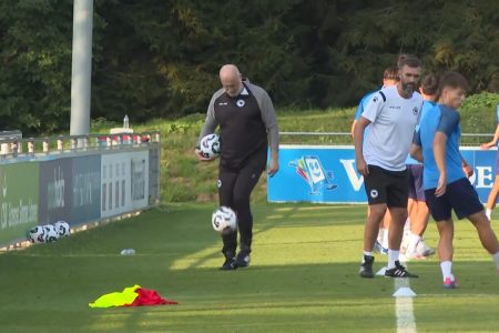 Ostalo je magije u nogama: Barbarez na treningu demonstrirao fudbalske vještine (VIDEO)