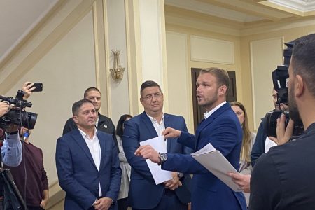 Cirkus u Gradskoj upravi: Stanivuković iznio morbidne detalje preprodaje grobnih mjesta u Banjaluci